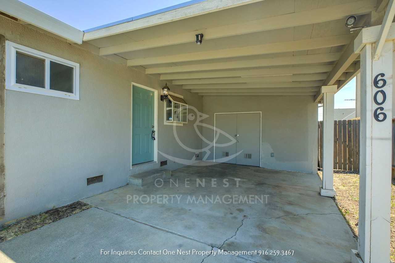 606 1st St - Photo 3 of 22