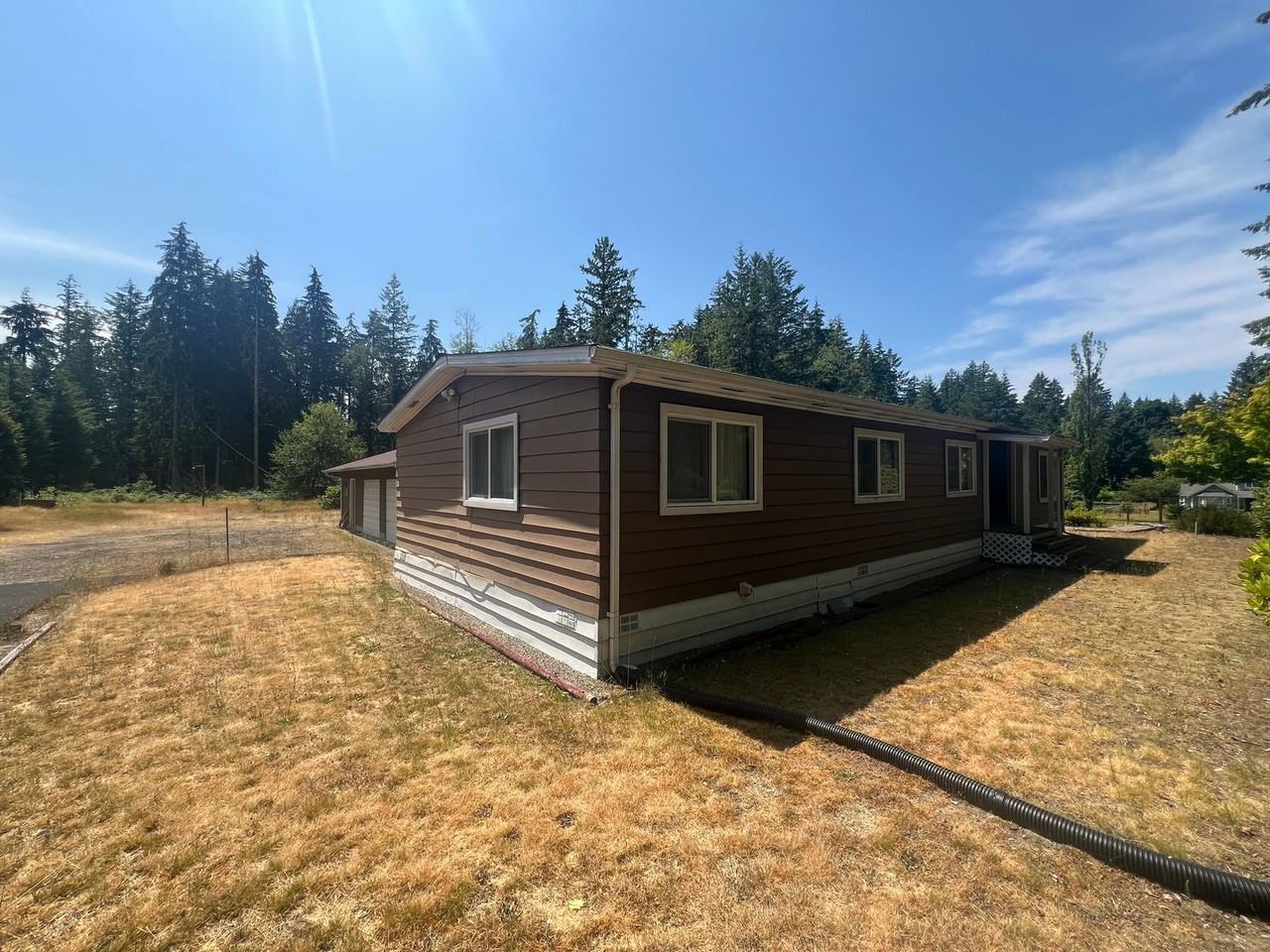 1052 Se Deep Lake Rd - Photo 2 of 16