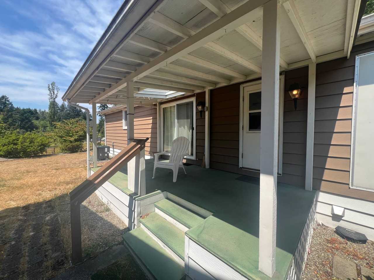 1052 Se Deep Lake Rd - Photo 4 of 16