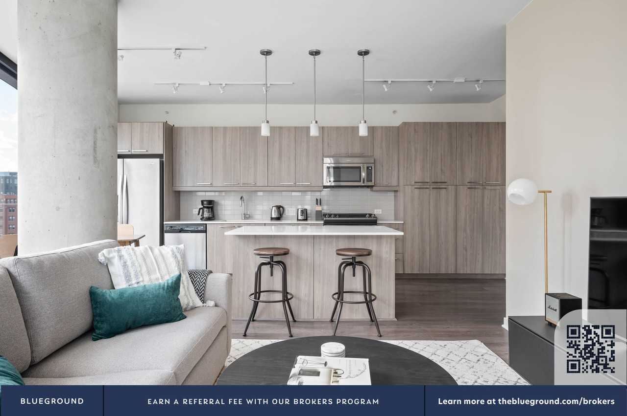 730 West Couch Place - Photo 5 of 44