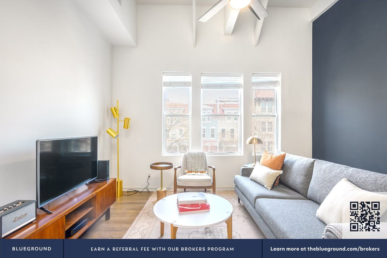 1826 Vernon Street Northwest - Photo 5 of 26