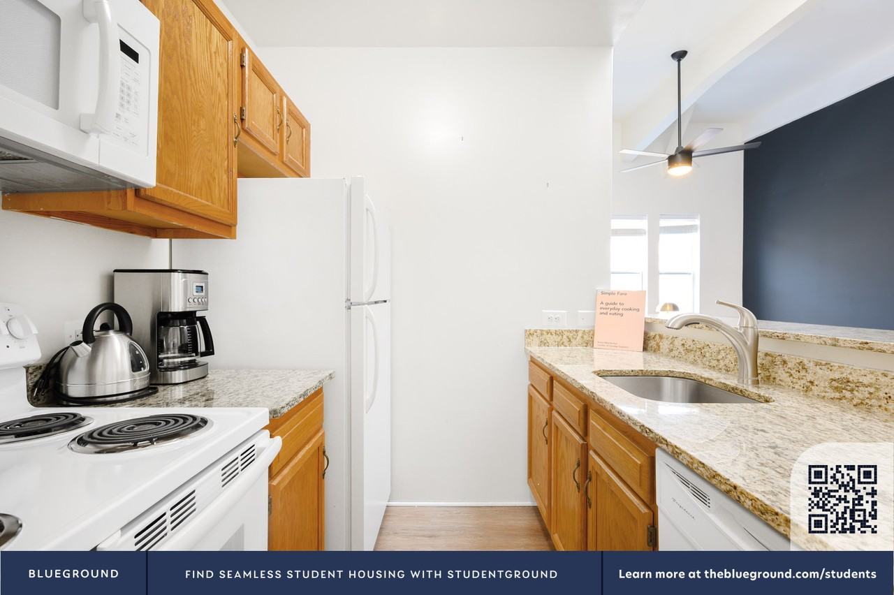 1826 Vernon Street Northwest - Photo 7 of 26