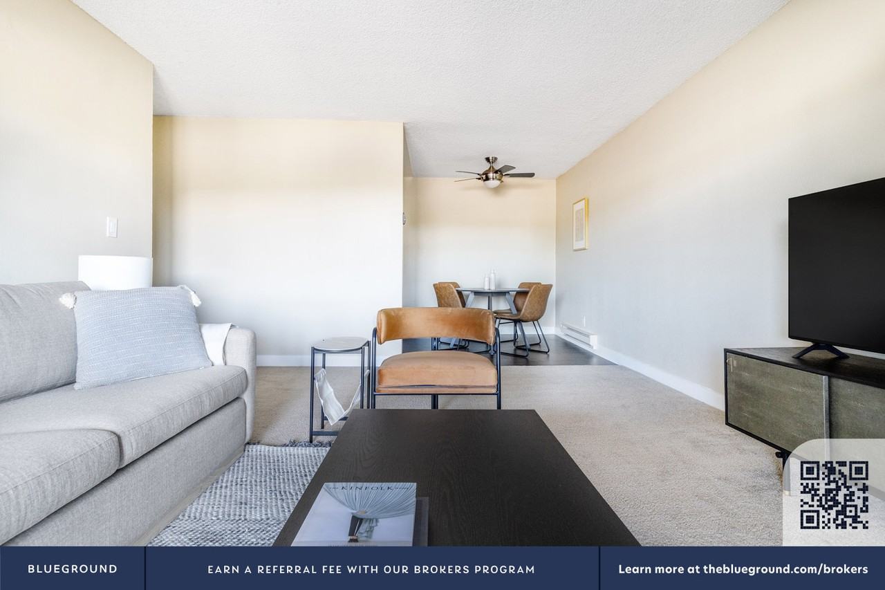 600 Edgewater Boulevard - Photo 5 of 35