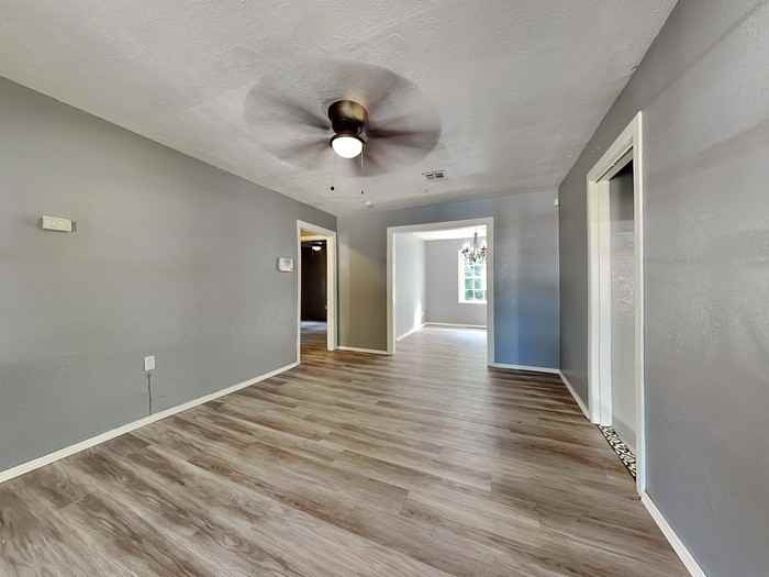 1209 Carverdale Dr - Photo 2 of 12