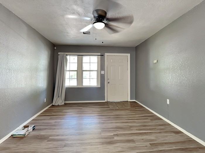 1209 Carverdale Dr - Photo 3 of 12