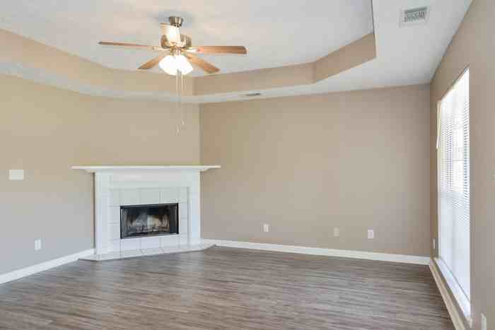 122 Forrestwood Dr - Photo 2 of 10