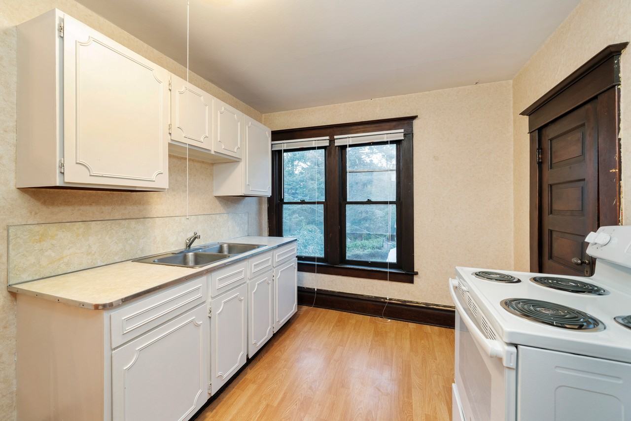 1819 S Grand Blvd #2 - Photo 7 of 10