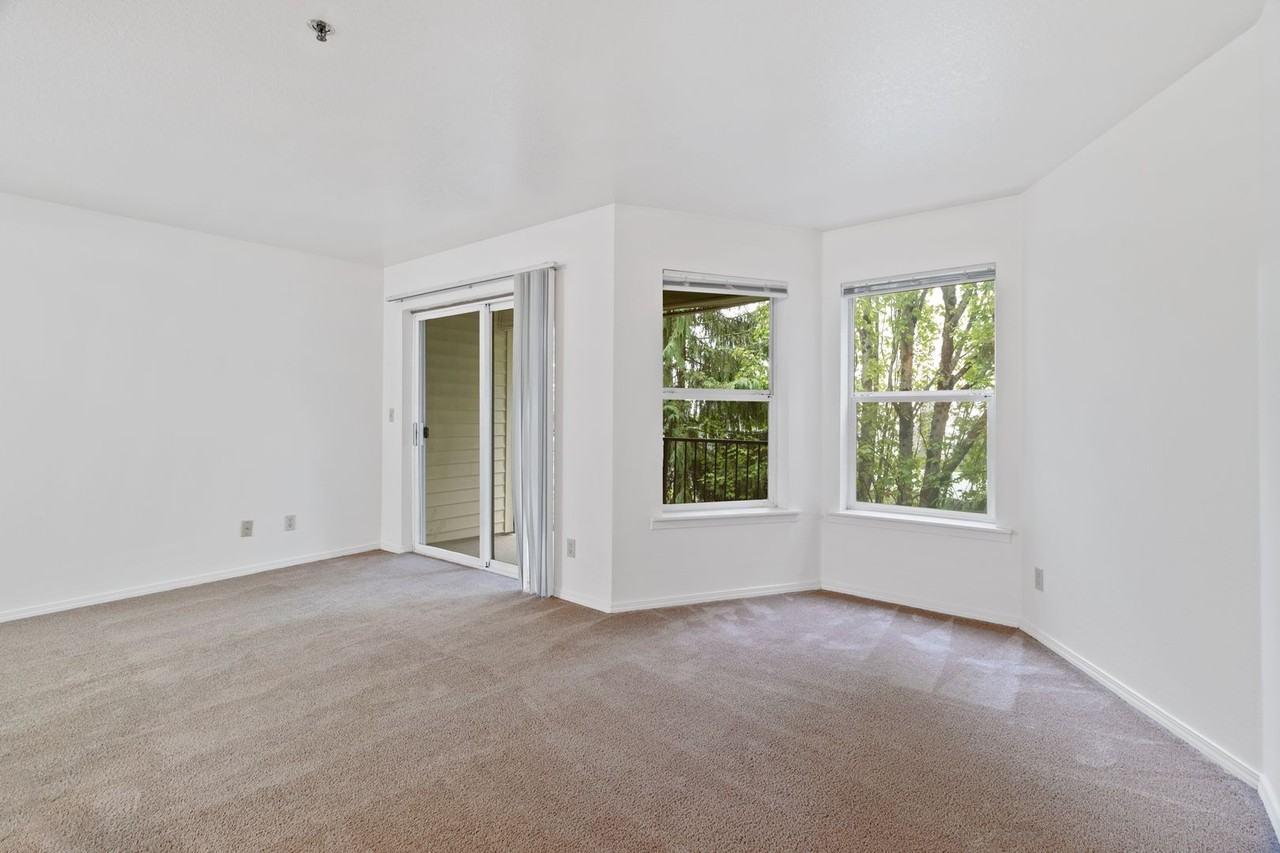 Hoodview Apartments - Photo 4 of 11