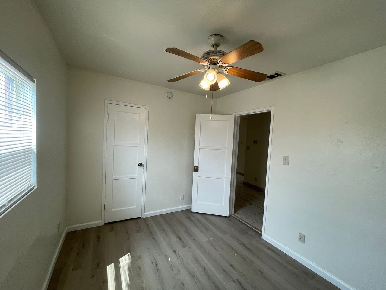1009 - 1011 Western Ave. - Photo 4 of 19