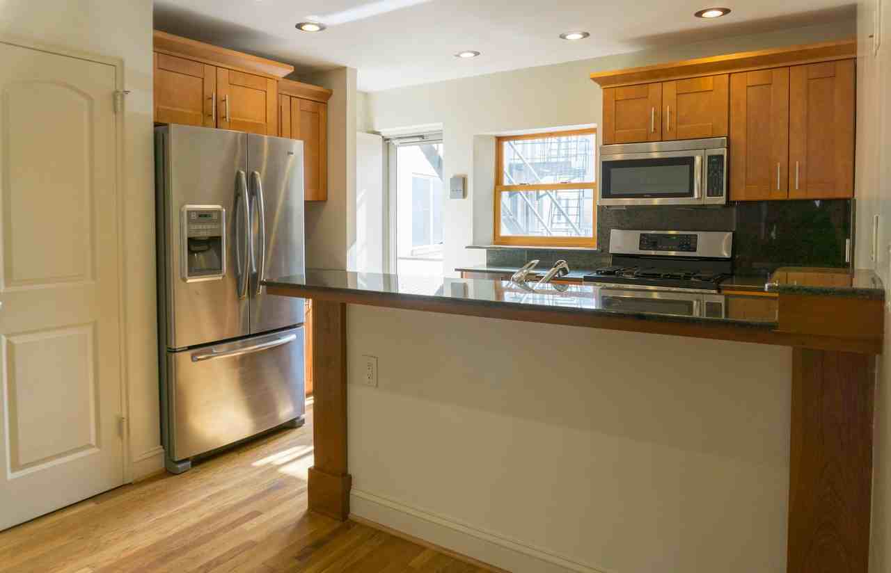 905 Delaware Apartments - Photo 3 of 21