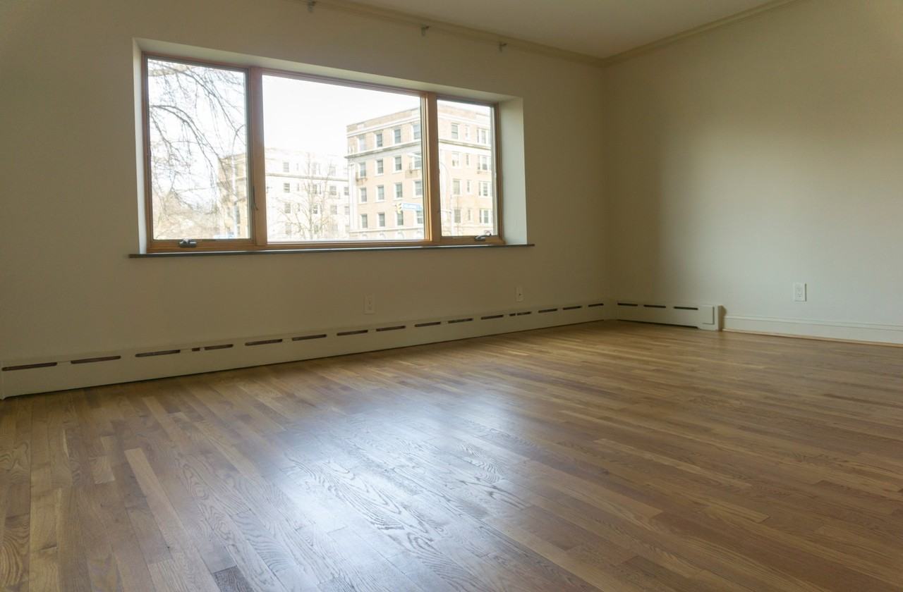 905 Delaware Apartments - Photo 4 of 21