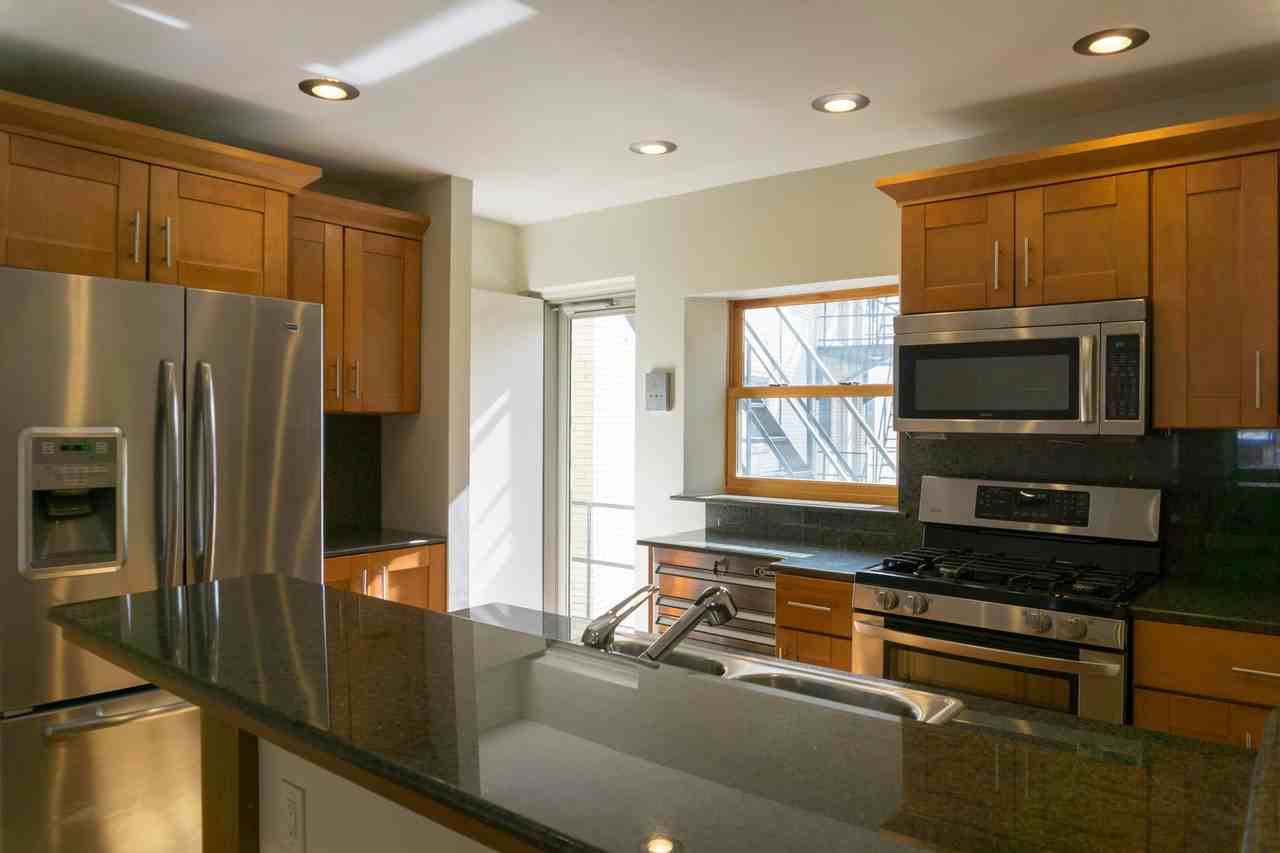 905 Delaware Apartments - Photo 2 of 21