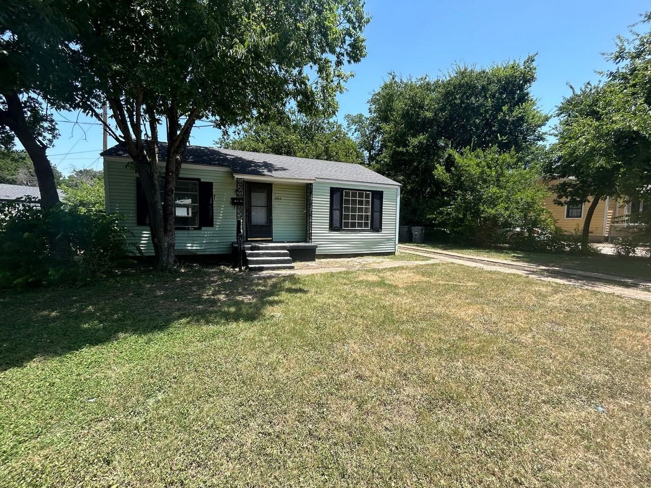2844 Toluca Ave - Photo 4 of 15