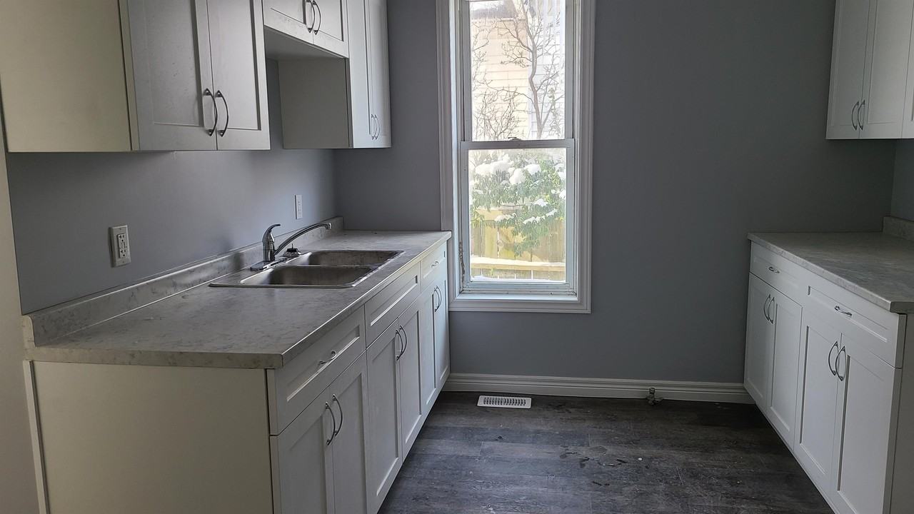 259 Maxwell St #1 - Photo 2 of 13