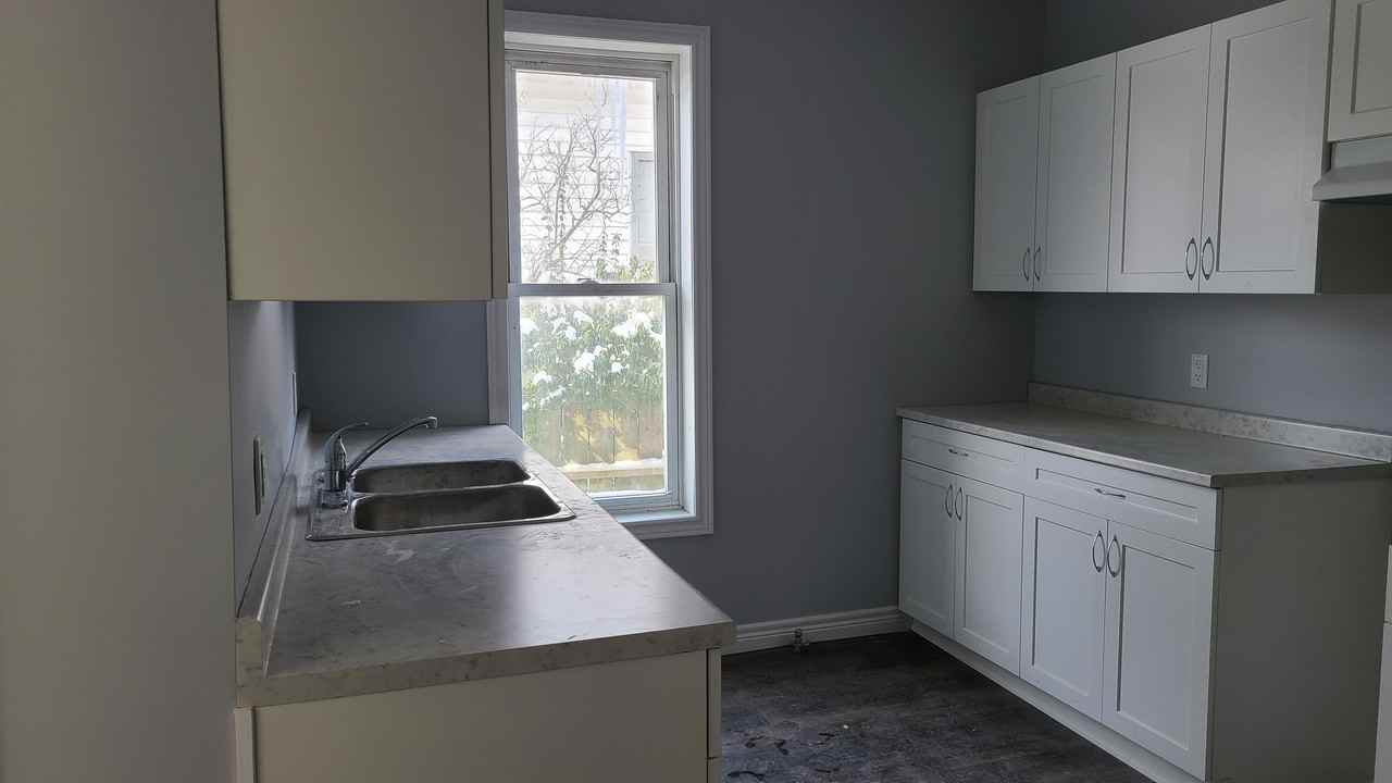 259 Maxwell St #1 - Photo 3 of 13