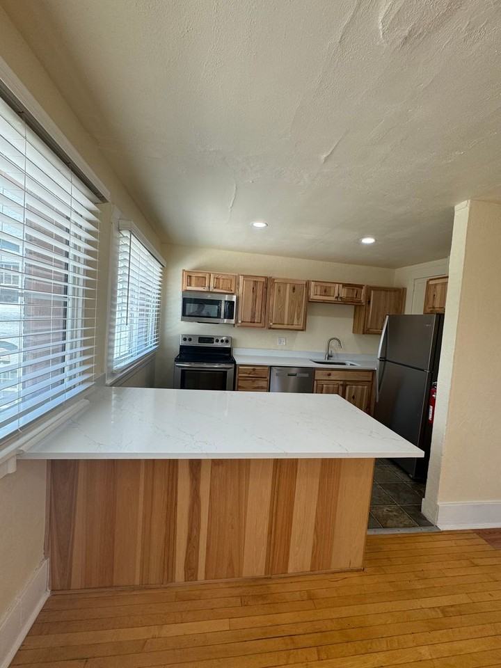 115 N H St - Photo 6 of 13