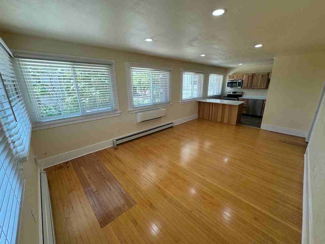 115 N H St - Photo 2 of 13