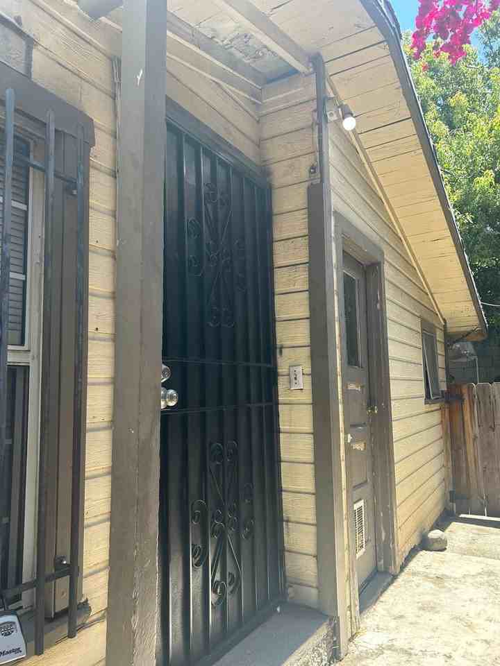 5518Mont - Photo 2 of 21