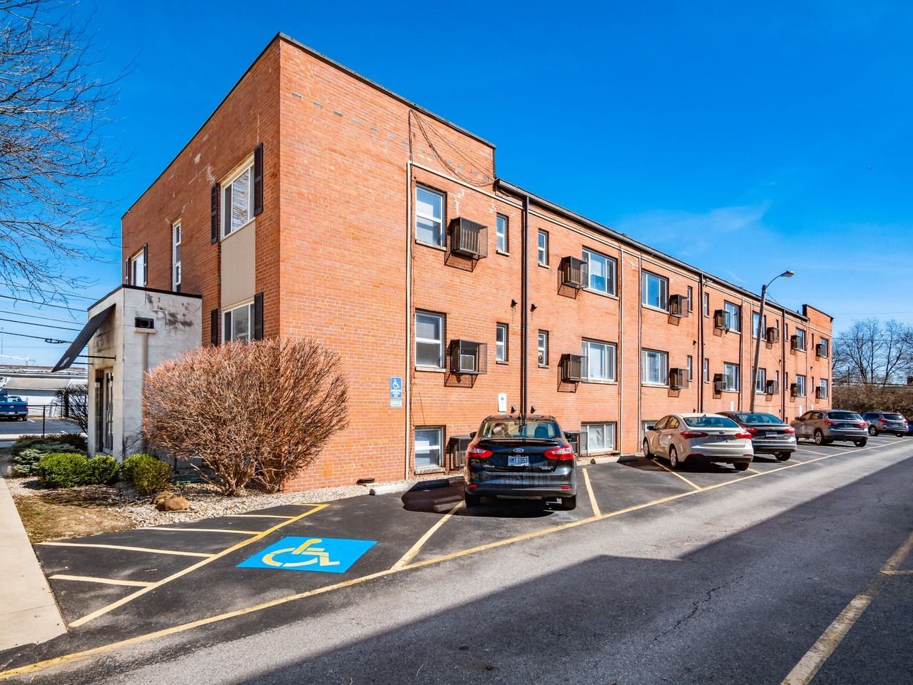 SK-1860 - Photo 2 of 19