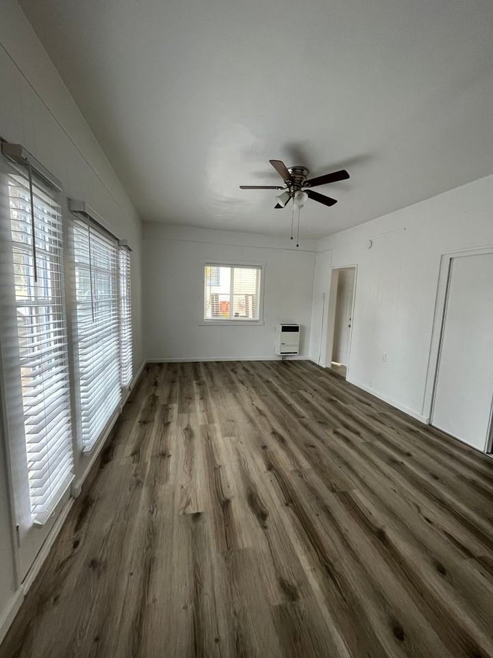 902 - Photo 2 of 21
