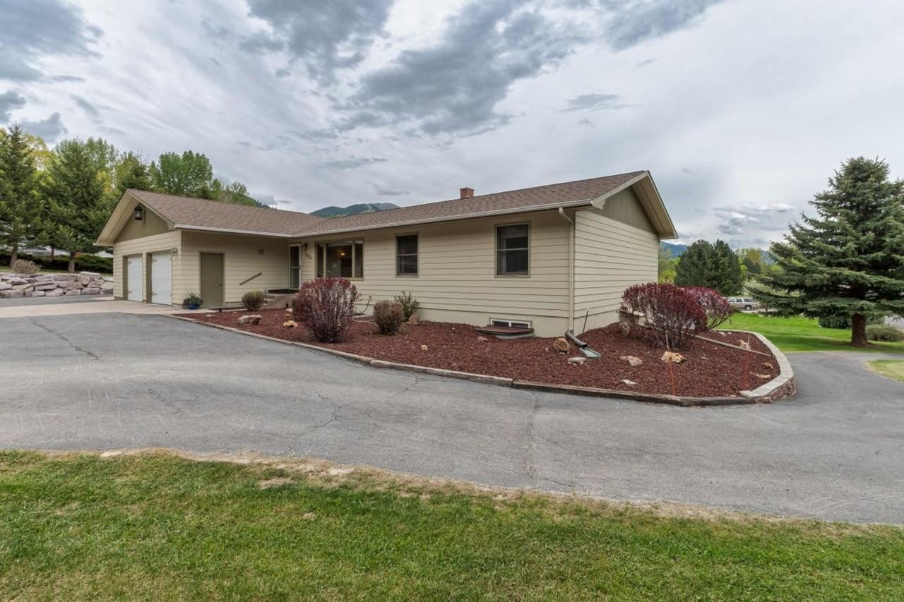 1850 Meadowview Ct - Photo 2 of 50