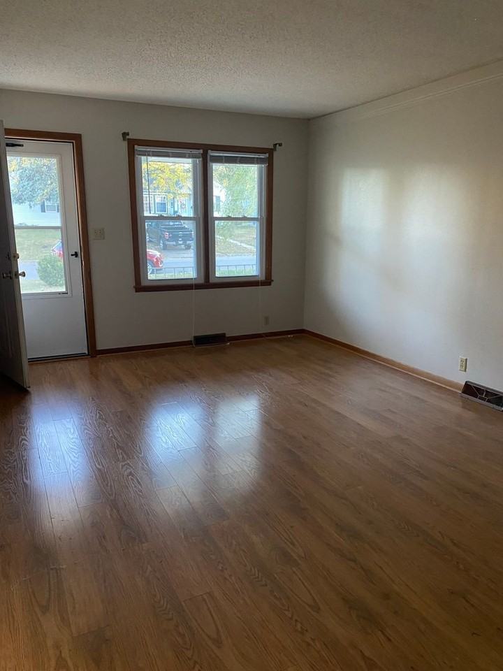 502 W Pine St - Photo 2 of 12