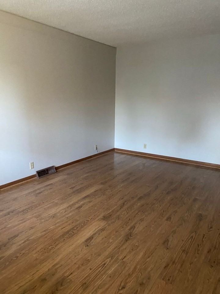 502 W Pine St - Photo 3 of 12