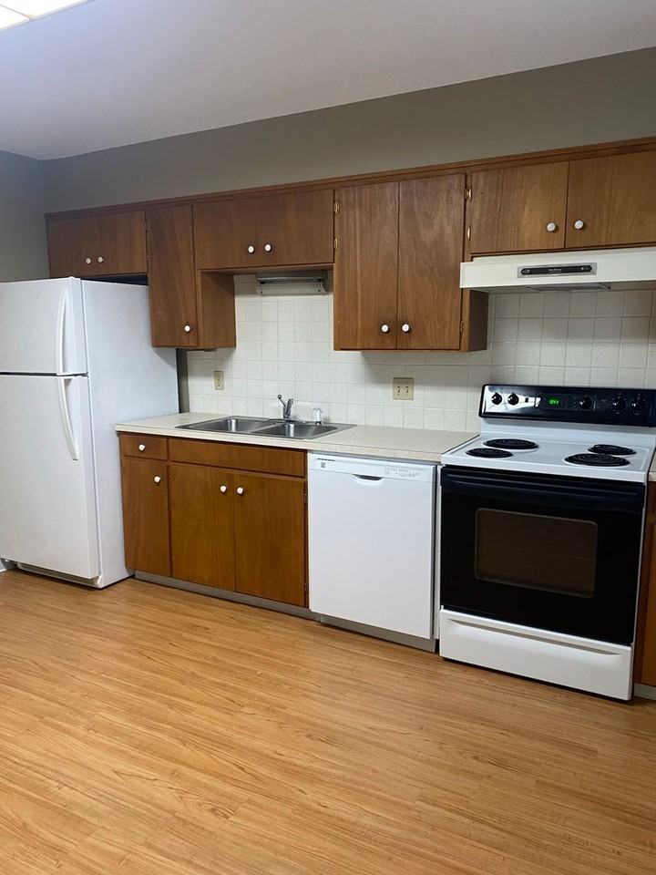 502 W Pine St - Photo 4 of 12