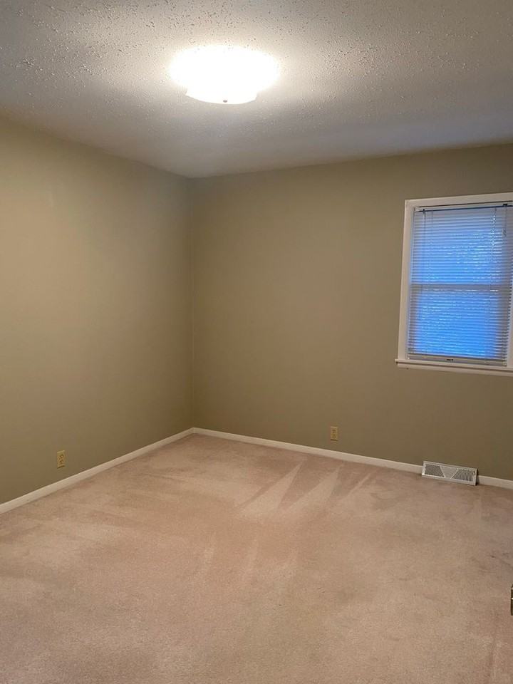 502 W Pine St - Photo 5 of 12