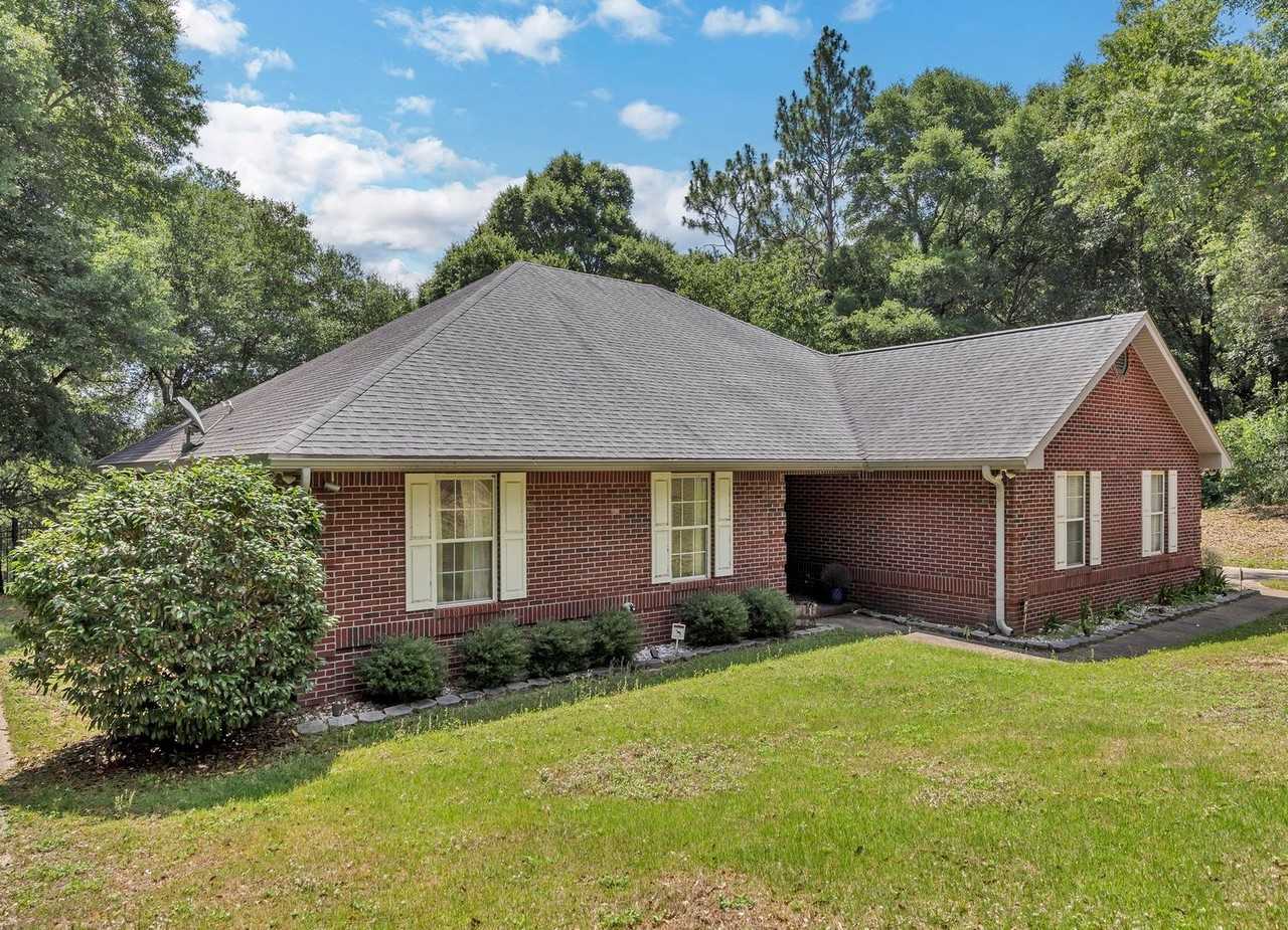 202 Shell Dr - Photo 3 of 50