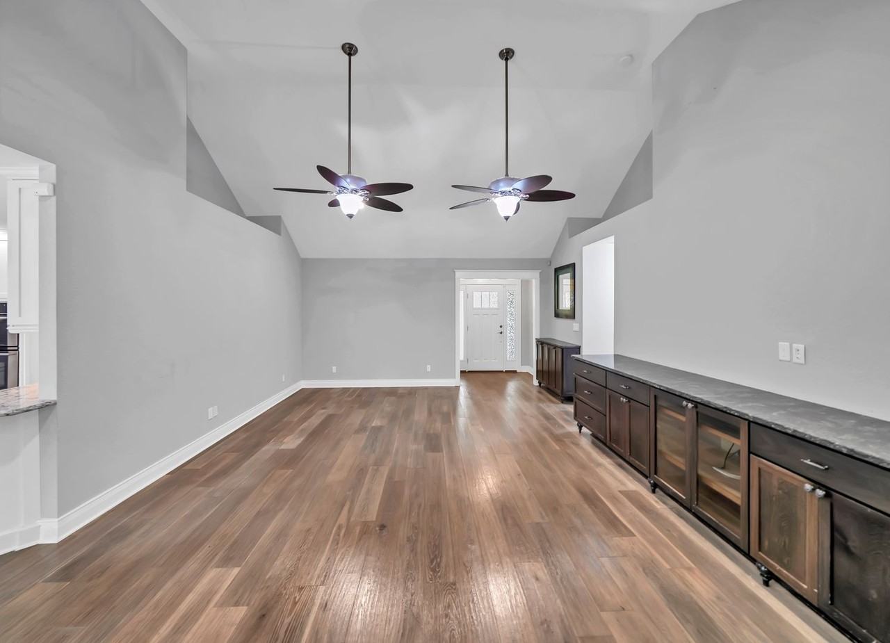 202 Shell Dr - Photo 4 of 50