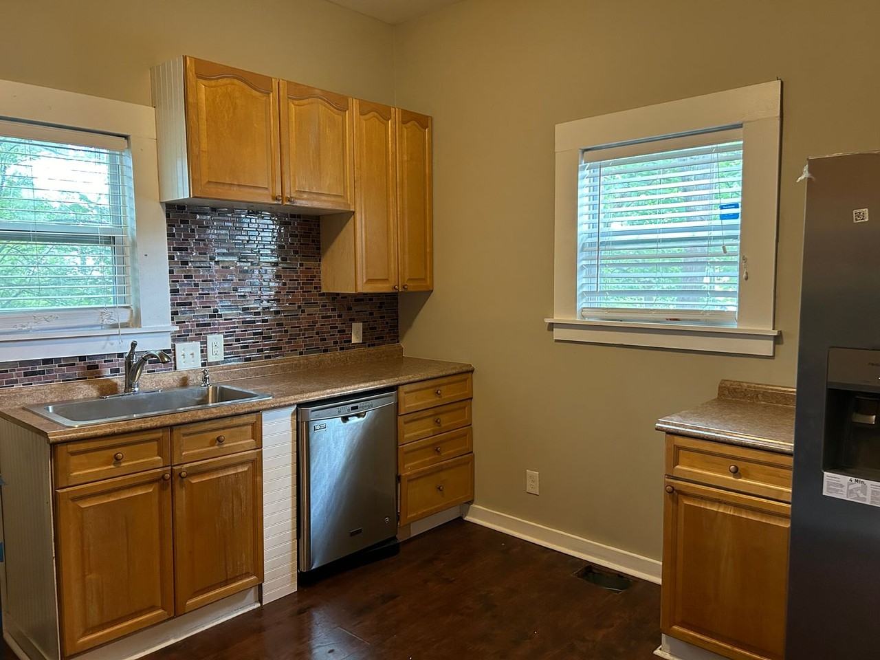 1008 Belmont Ave - Photo 3 of 13