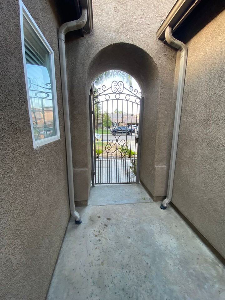 10613 Villa Hermosa Dr - Photo 2 of 40