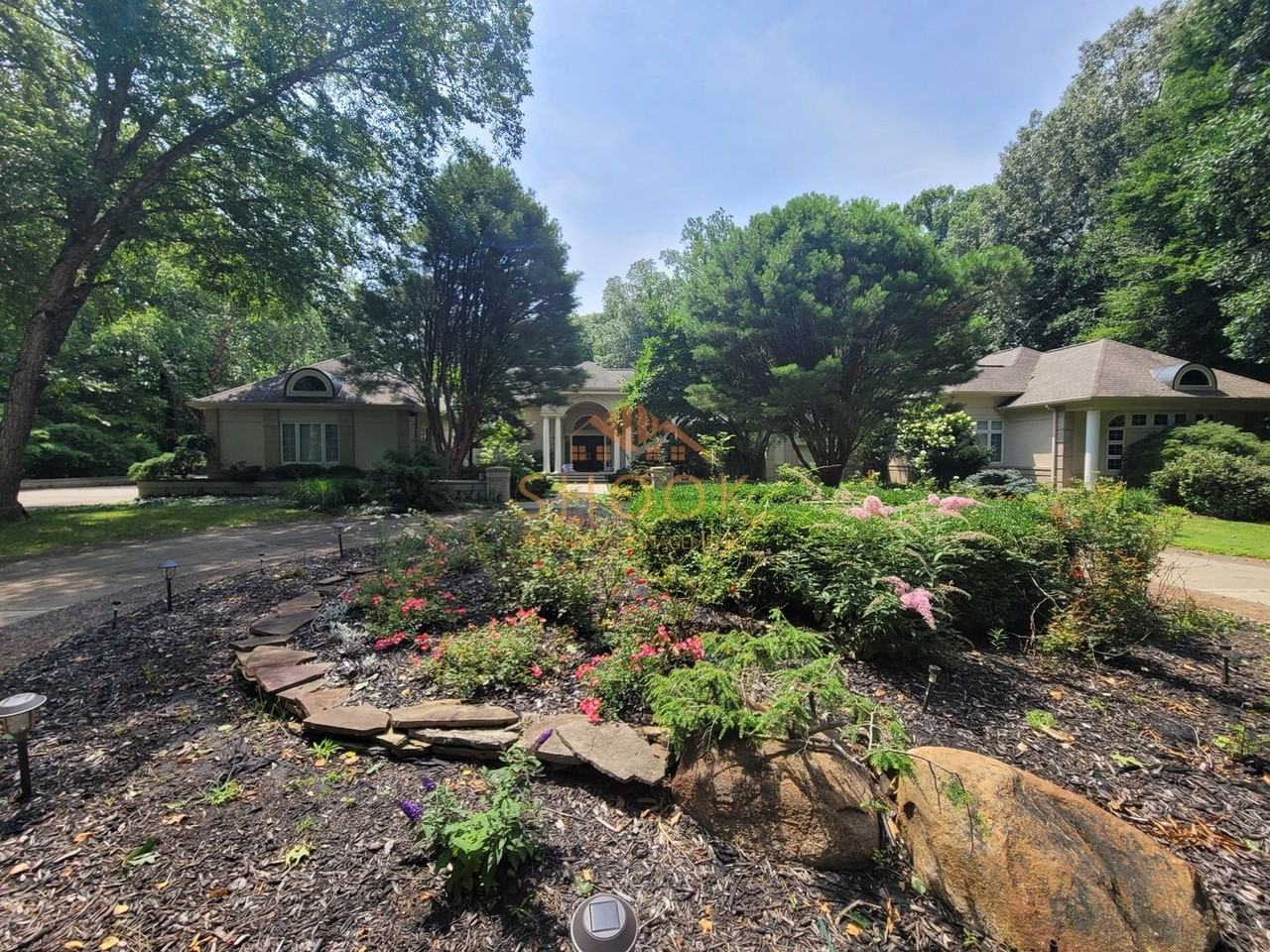 195 Stacey Hollow Ln - Photo 2 of 39