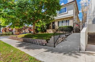 (AR/GA/YO:B) 1401 N. Detroit Street / 7141 DeLongpre Avenue - Photo 1 of 1