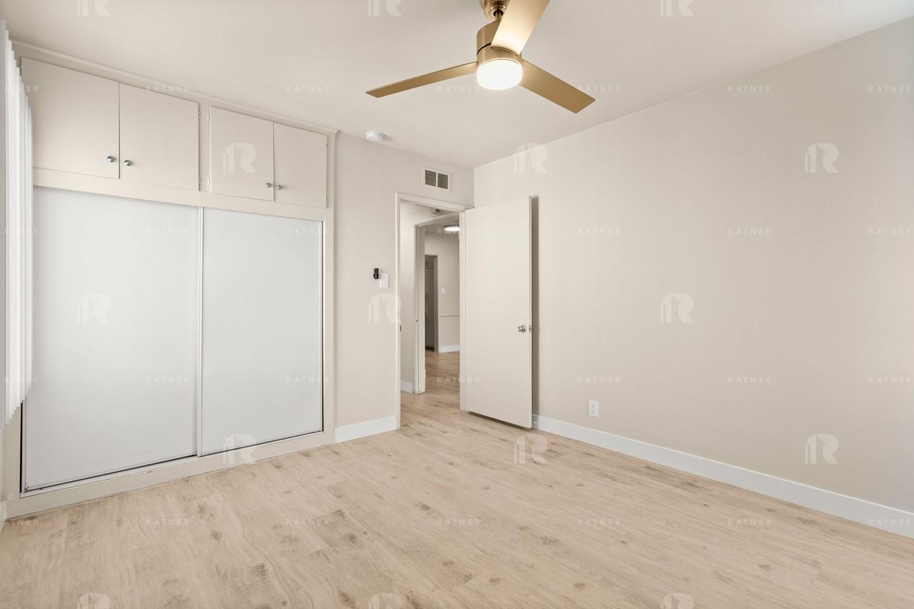 (AR/GA/YO:B) 1401 N. Detroit Street / 7141 DeLongpre Avenue - Photo 6 of 16