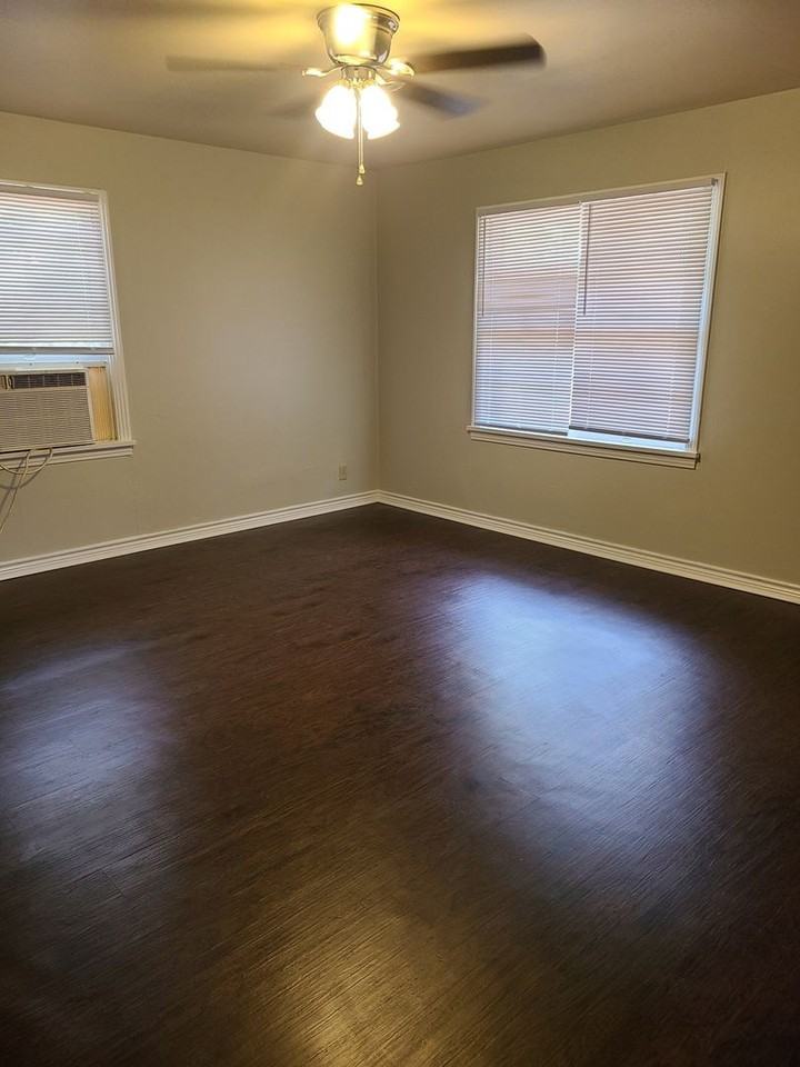 416 Esther Blvd - Photo 2 of 8