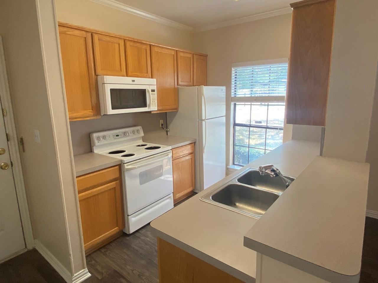 2204 N Carroll Blvd #1 - Photo 6 of 16