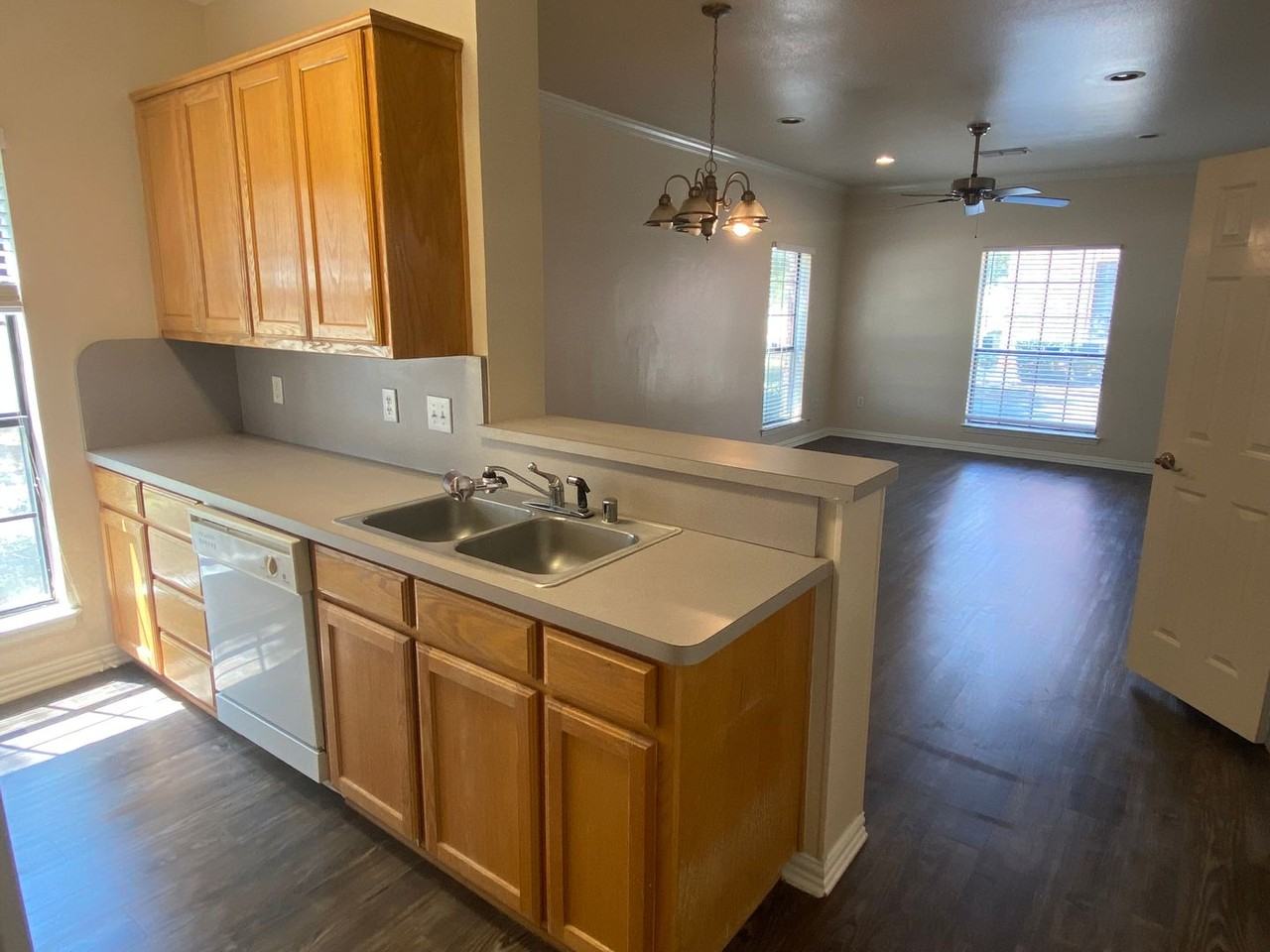 2204 N Carroll Blvd #1 - Photo 7 of 16