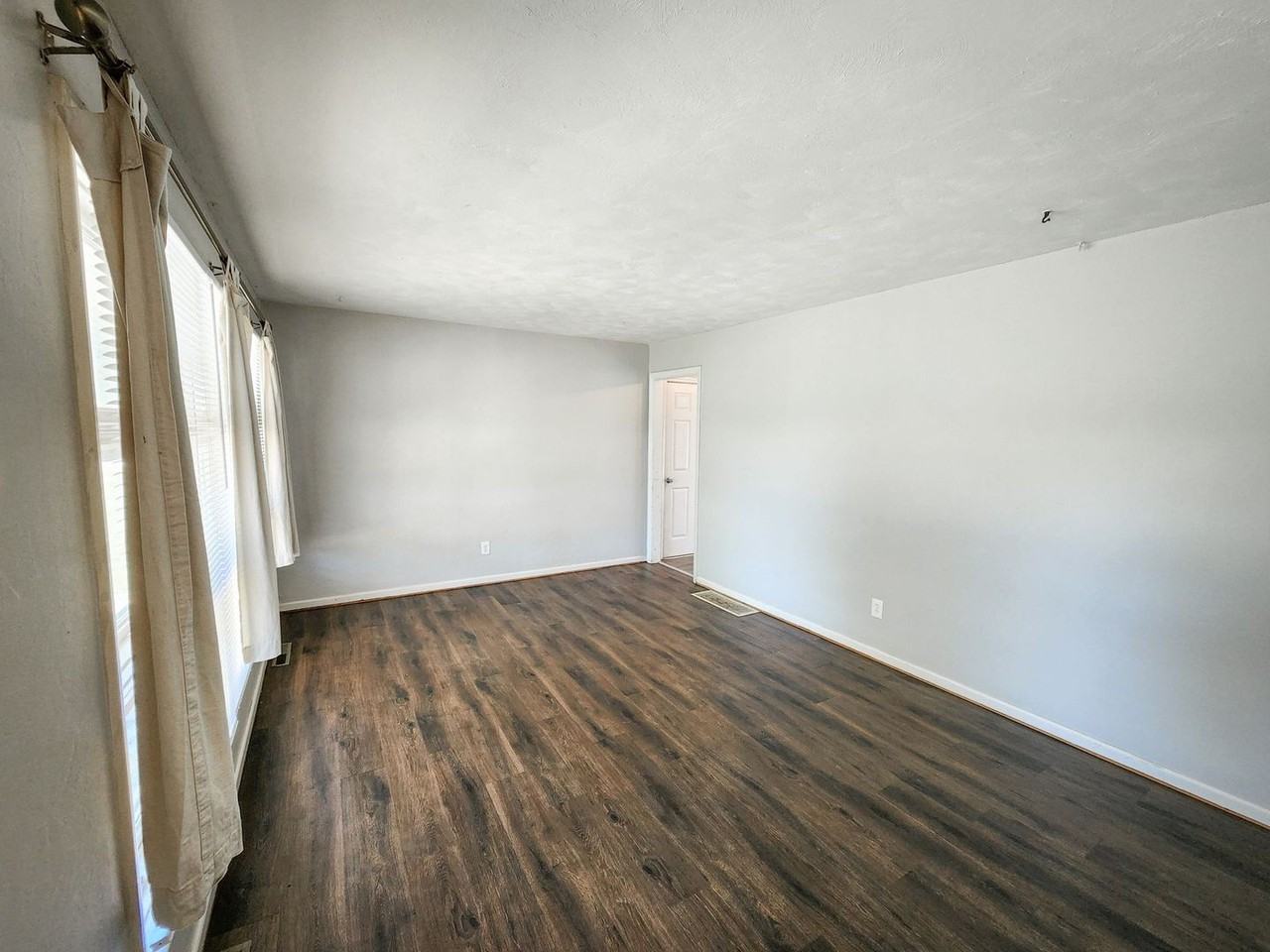 10609 E 28th Ter S - Photo 2 of 13