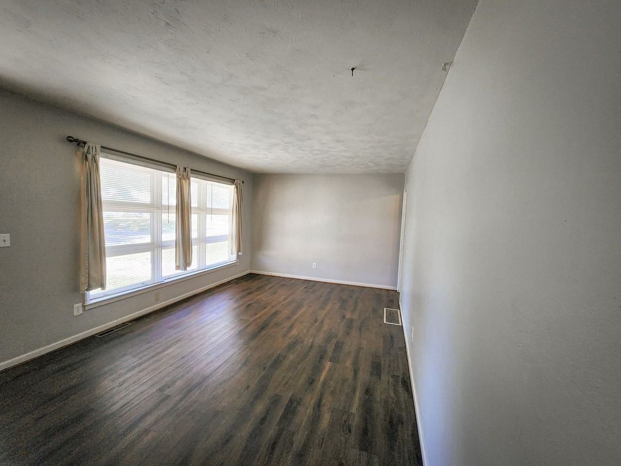 10609 E 28th Ter S - Photo 3 of 13