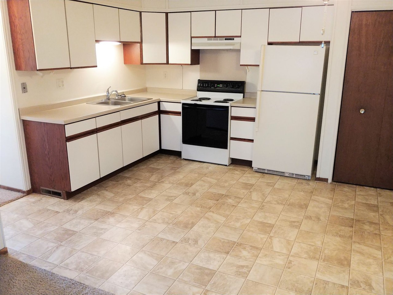 Western Road Apartments - Photo 2 of 9