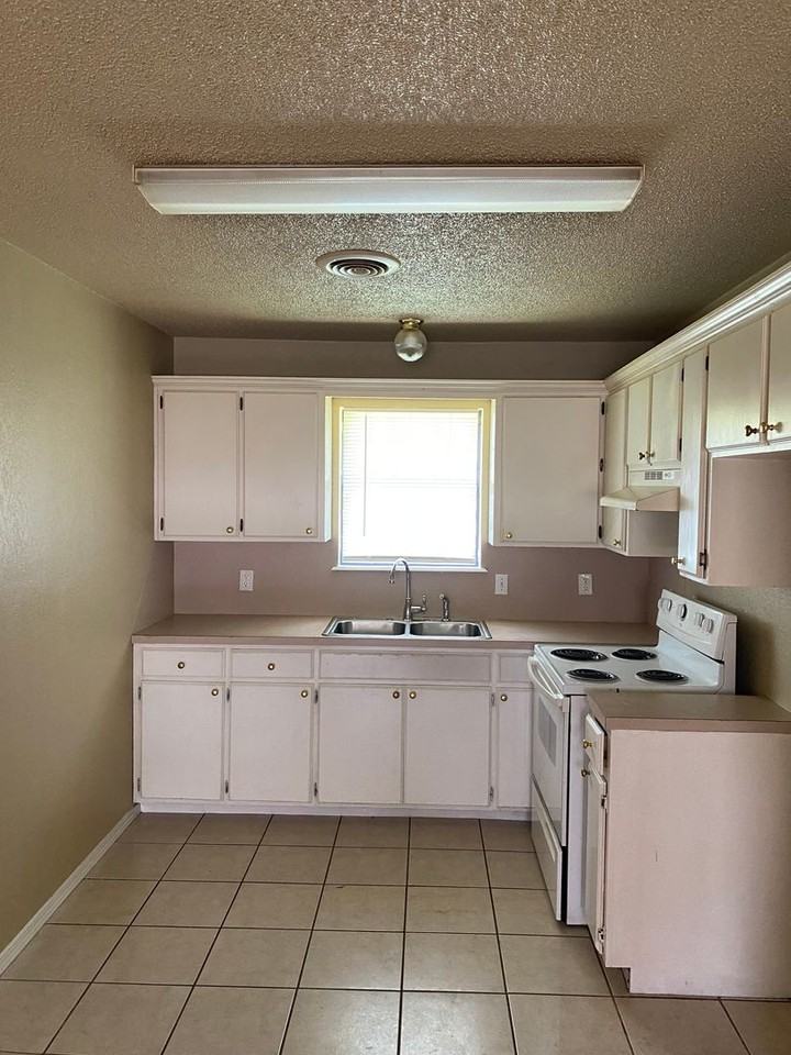 206 N 35th Duplex - Photo 3 of 7