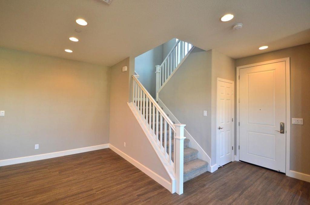 1140 Flurry Dr - Photo 2 of 14