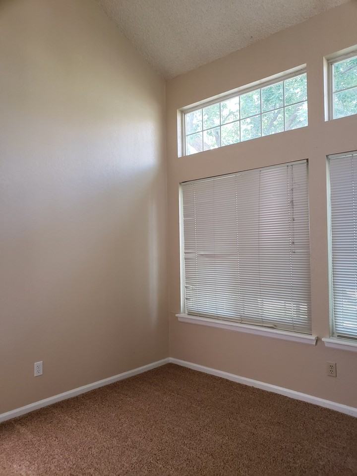 6076 Gunbarrel Avenue #A - Photo 5 of 7