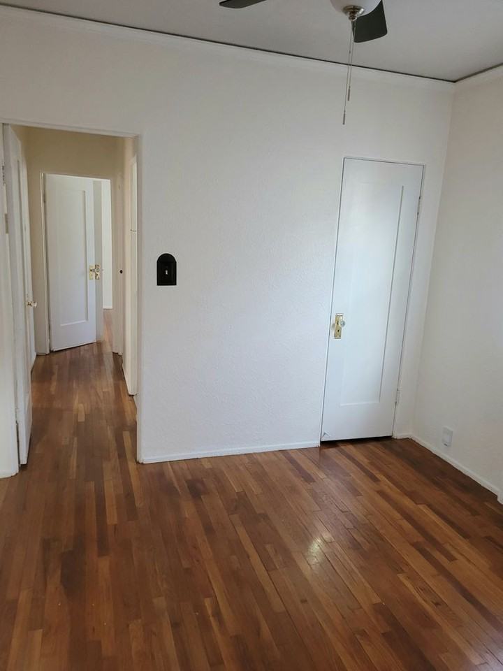 4441 Mcclintock St - Photo 5 of 18