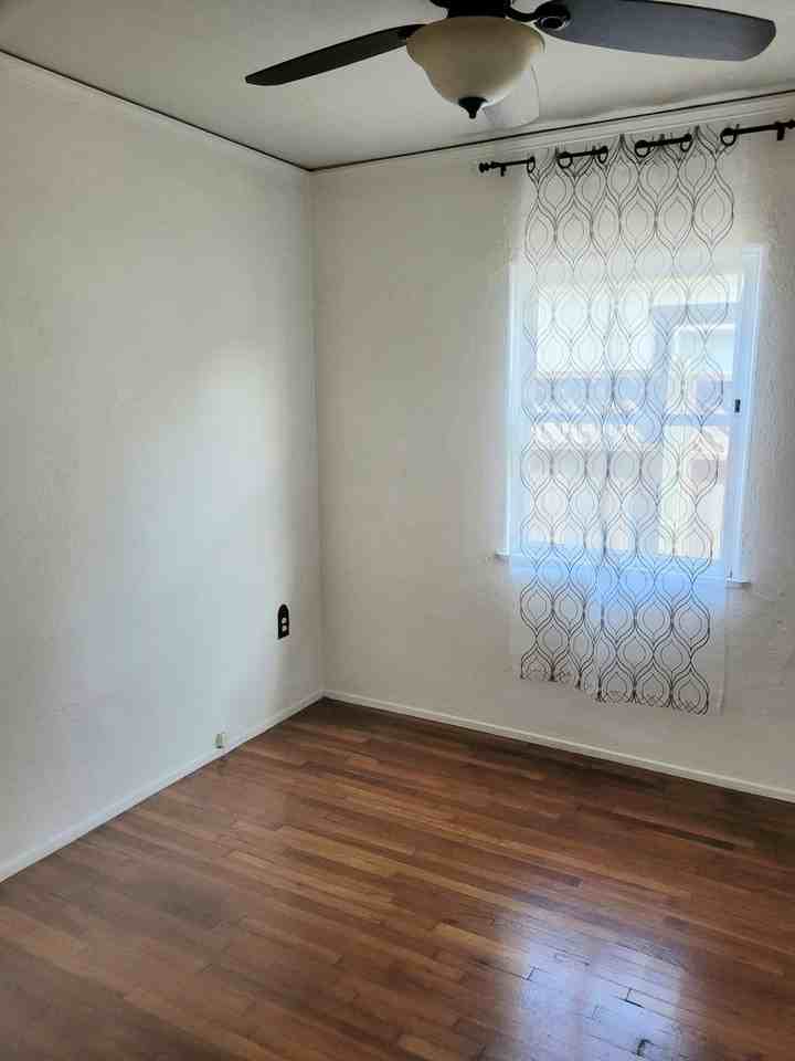 4441 Mcclintock St - Photo 6 of 18