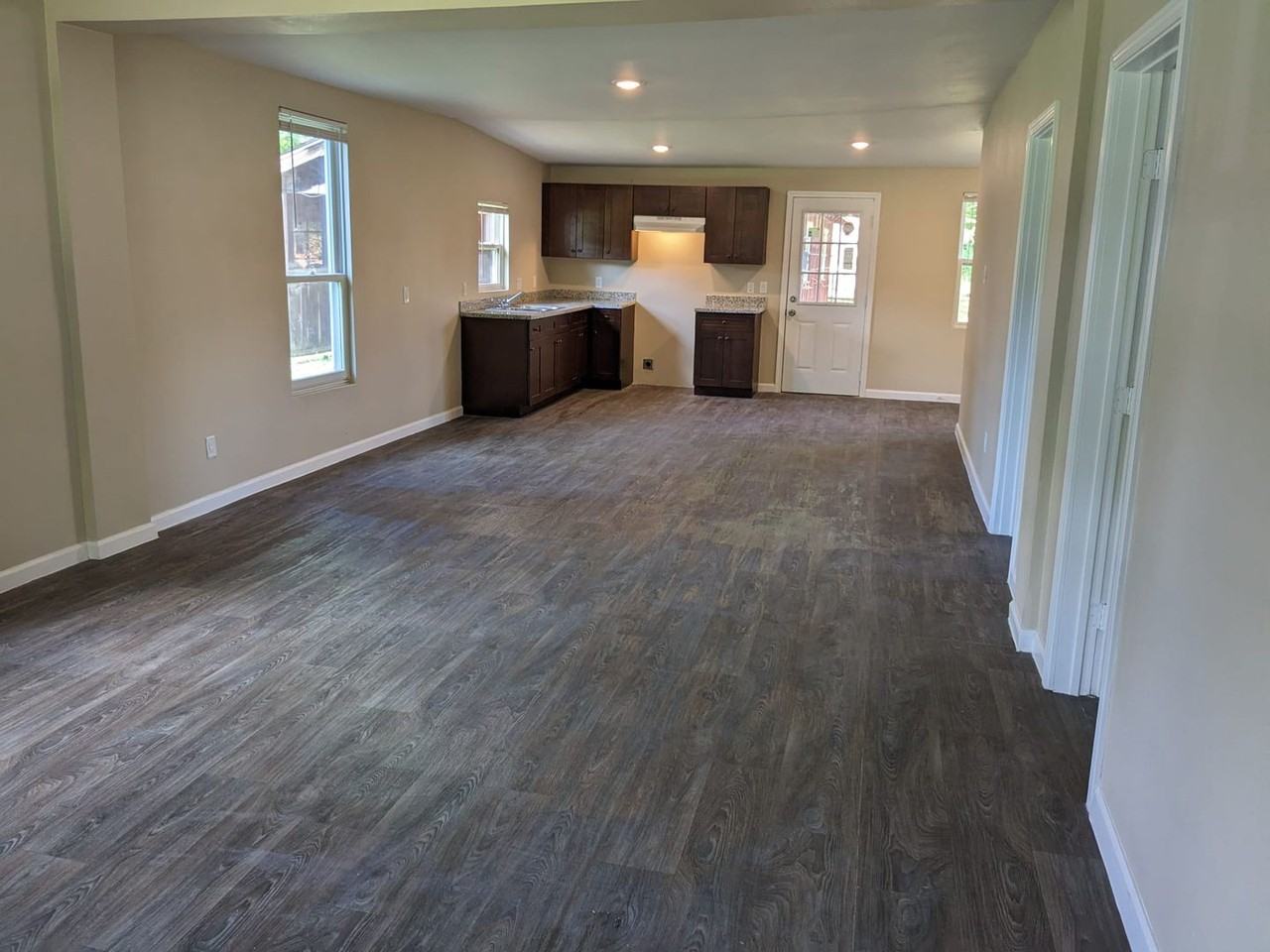 330 N Ann St - Photo 3 of 14