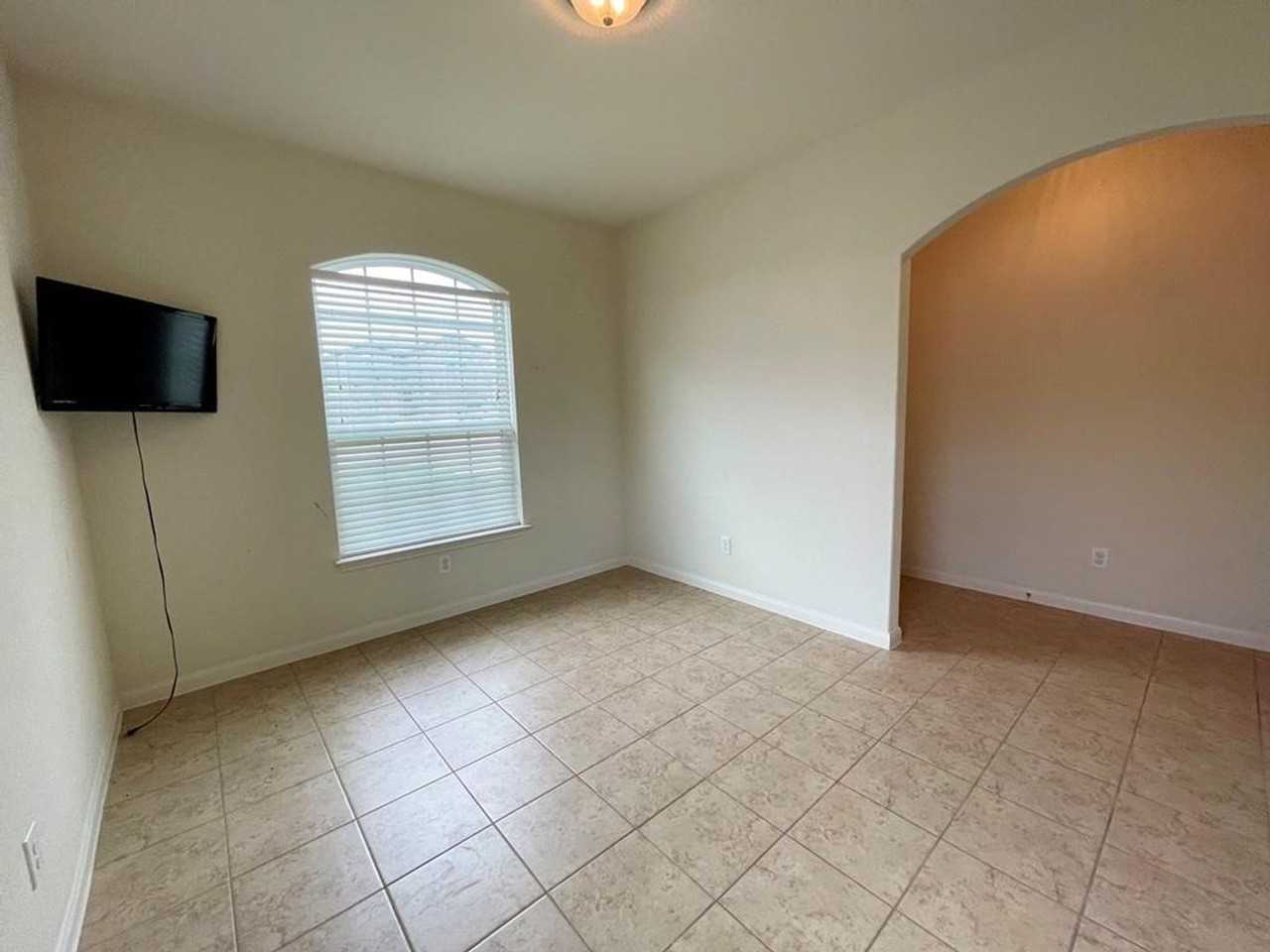 408 Farmer Ln - Photo 4 of 28