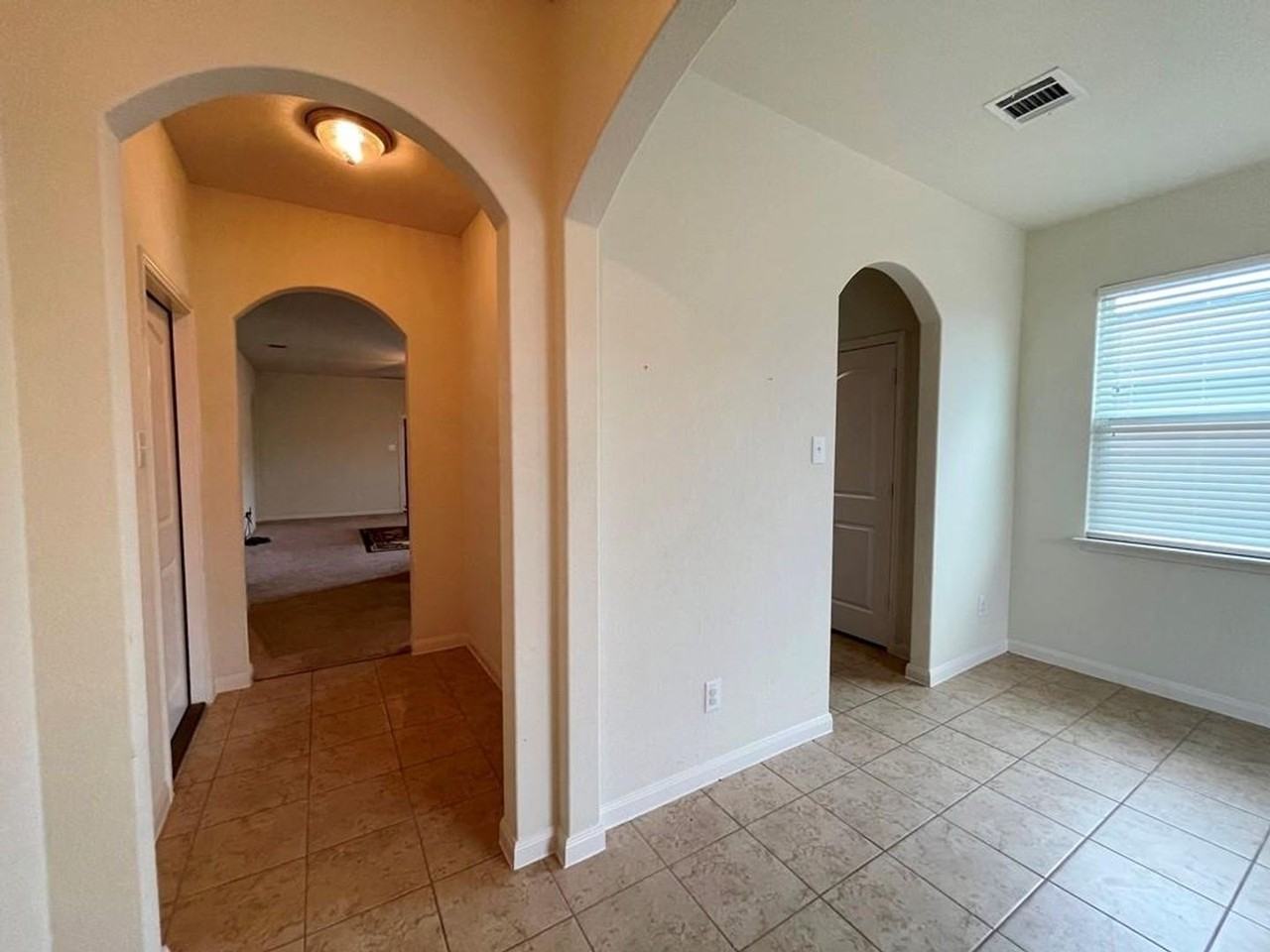 408 Farmer Ln - Photo 5 of 28